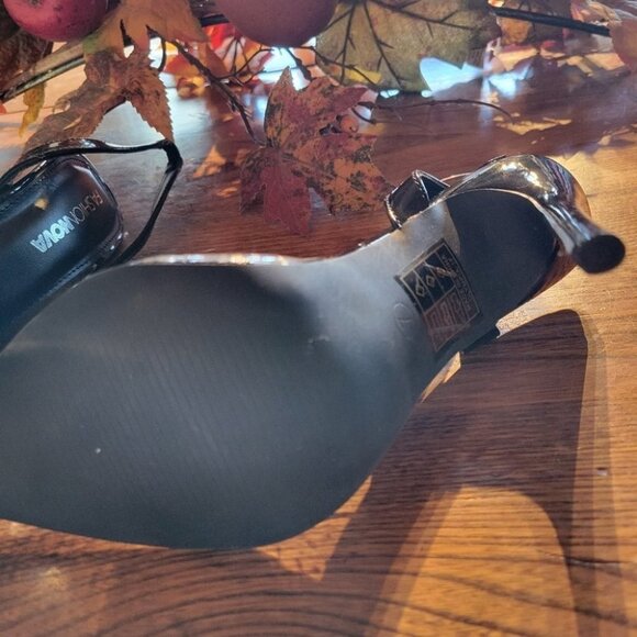 FASHION NOVA Slingback heels black & gold size 7 - Picture 6 of 10